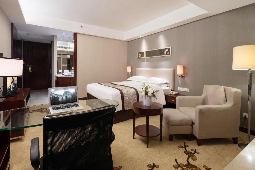 Leisure Hotel Дунгуань Экстерьер фото