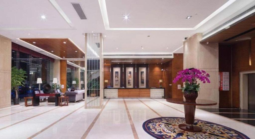 Leisure Hotel Дунгуань Экстерьер фото