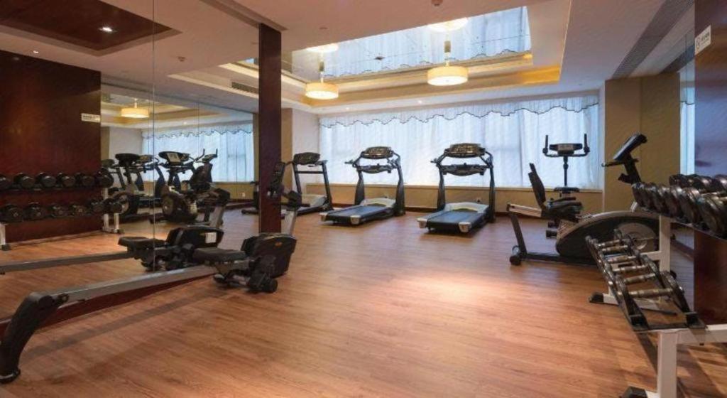 Leisure Hotel Дунгуань Экстерьер фото