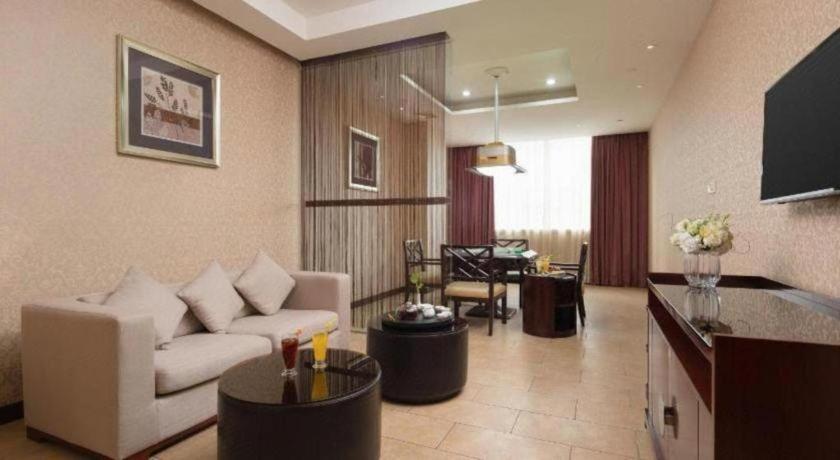 Leisure Hotel Дунгуань Экстерьер фото