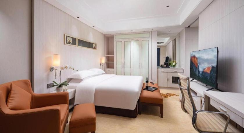 Leisure Hotel Дунгуань Экстерьер фото