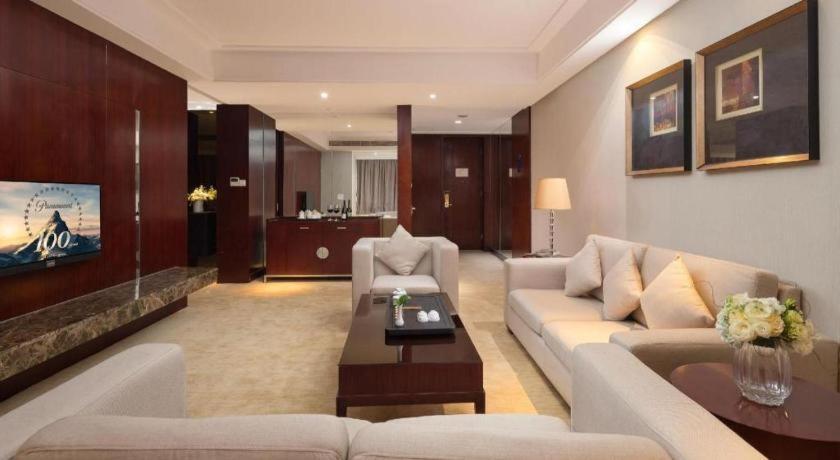 Leisure Hotel Дунгуань Экстерьер фото