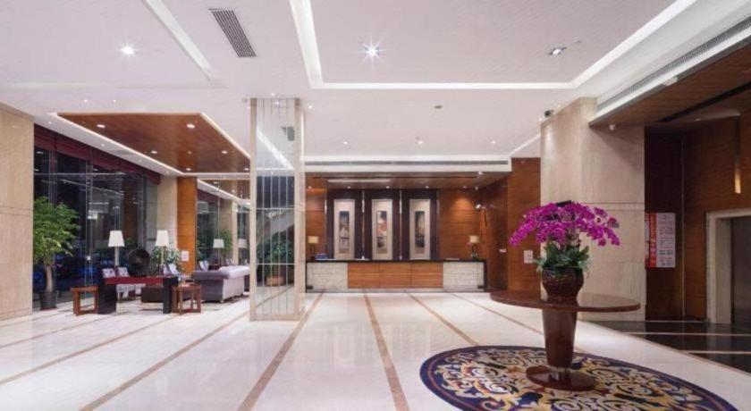 Leisure Hotel Дунгуань Экстерьер фото