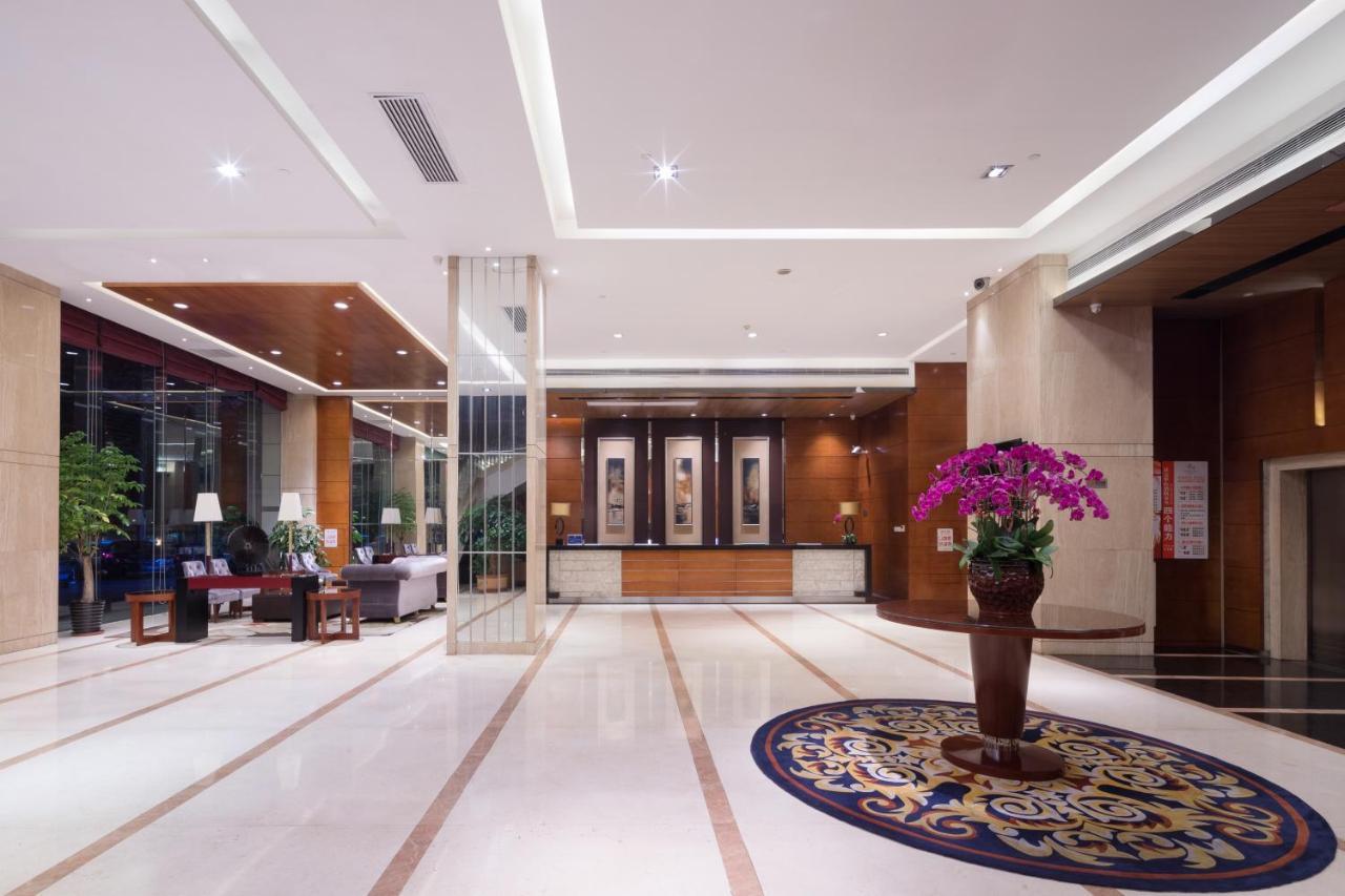 Leisure Hotel Дунгуань Экстерьер фото
