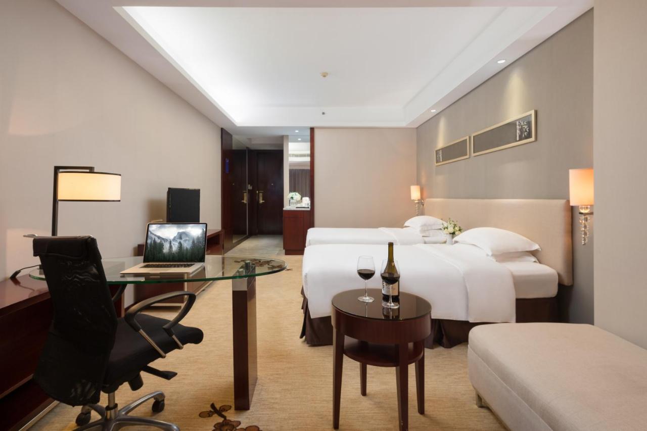 Leisure Hotel Дунгуань Экстерьер фото