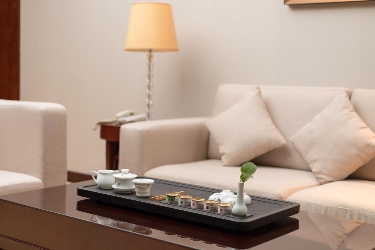 Leisure Hotel Дунгуань Экстерьер фото