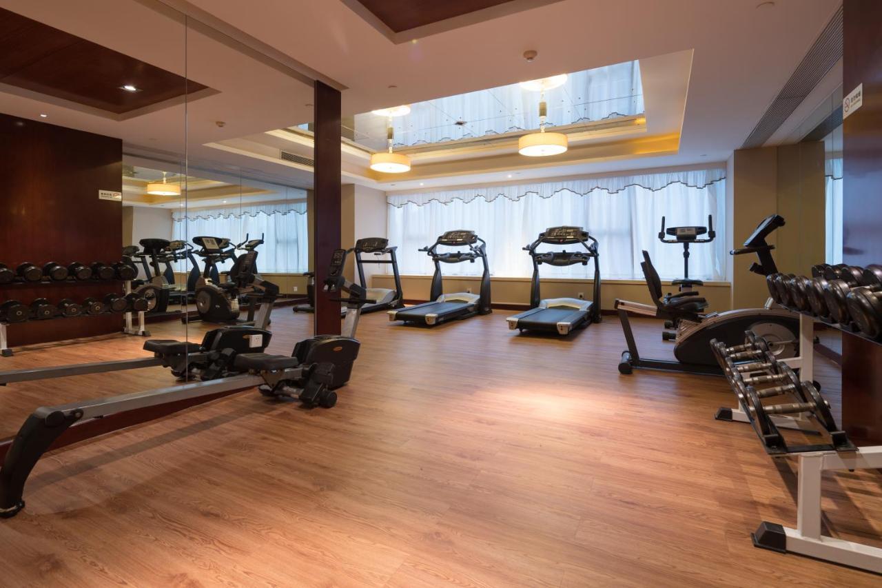 Leisure Hotel Дунгуань Экстерьер фото